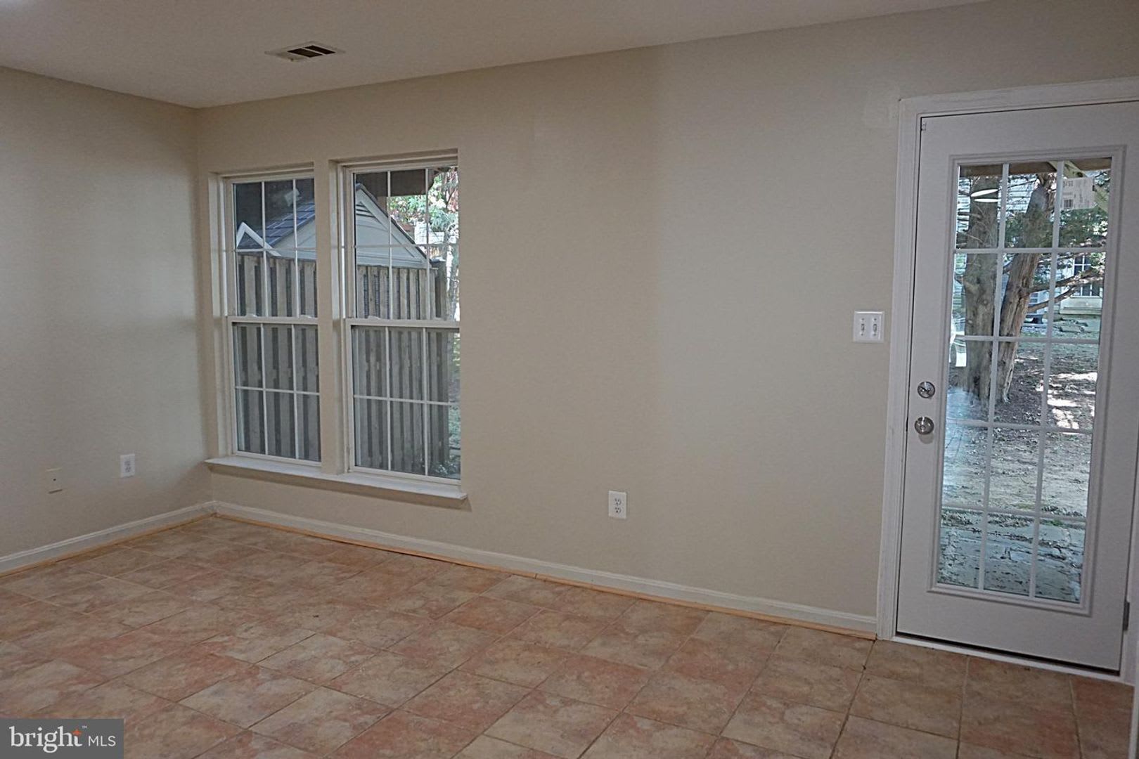 A gorgeous townhouse with one-car garage in a desired community in Germantown! – photo 3
