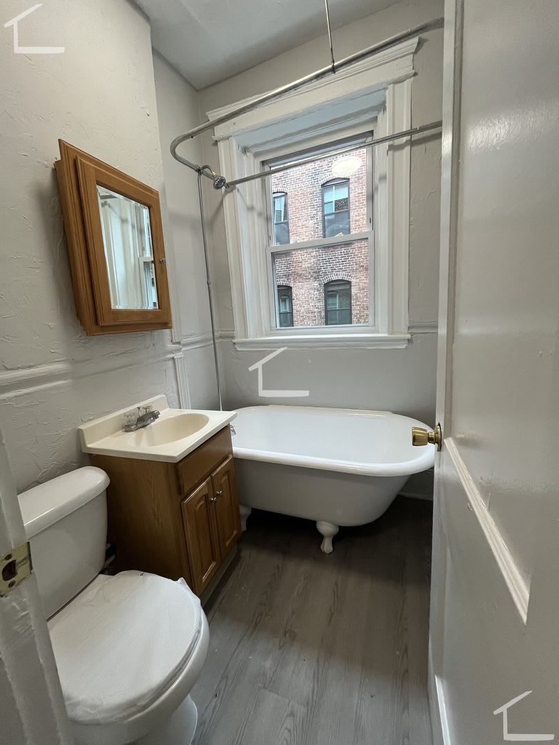 Cozy studio with great location in Allston available NOW! – photo 4