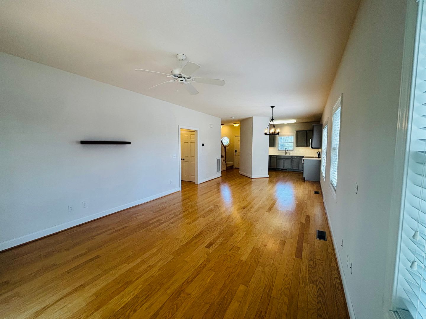 Quartz Counters! 3 Bedroom, 2.5 Bath House – photo 4