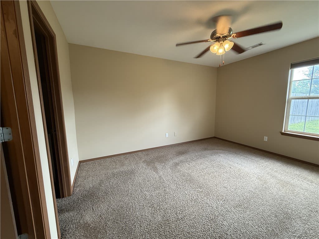 213 Foxglove Street – photo 4