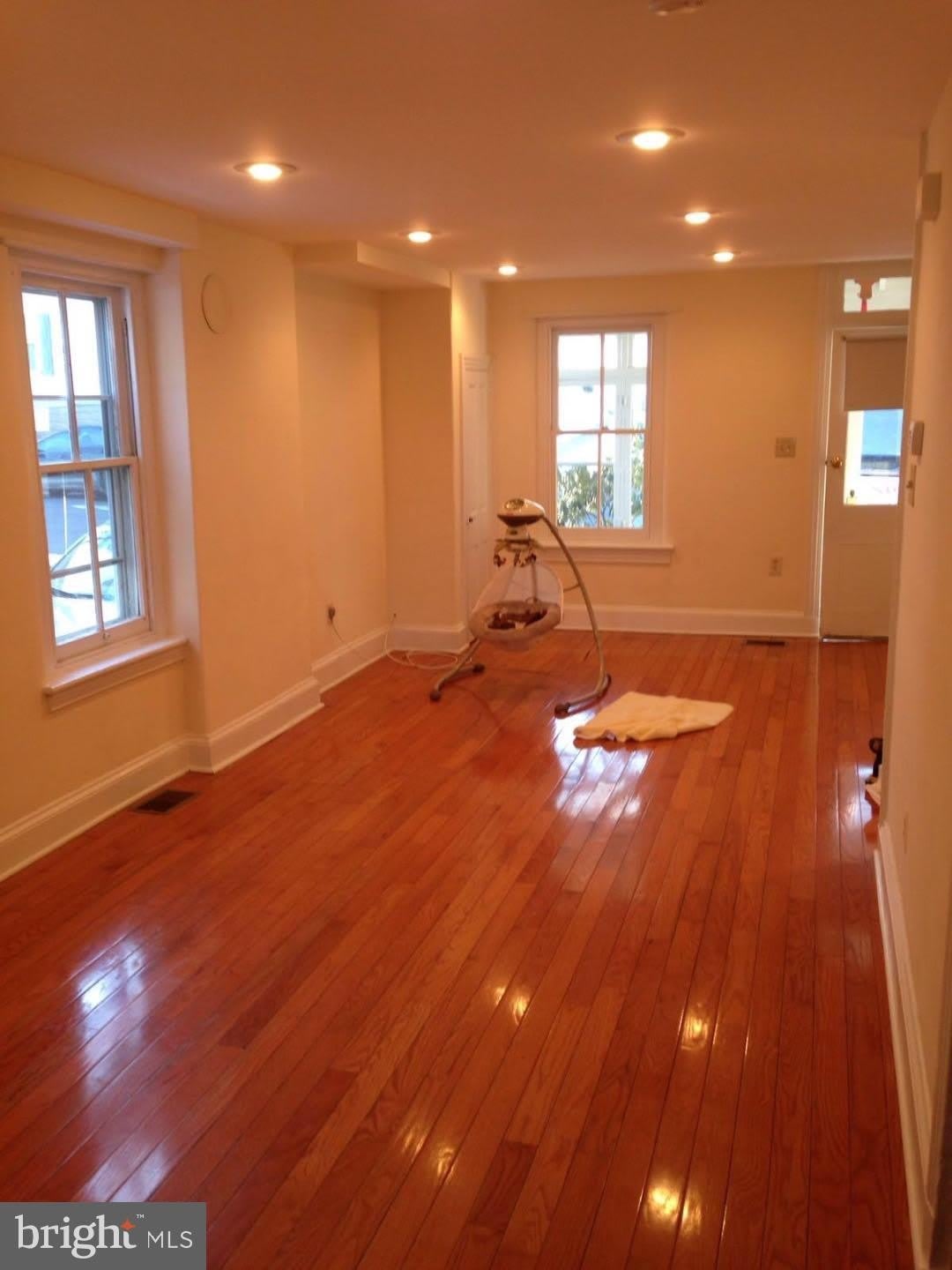 230 W ASHLAND Street – photo 3