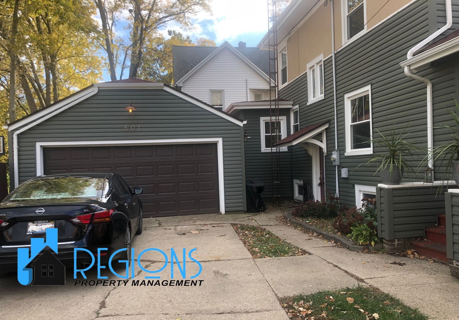 Beautiful 3BR 2 bath home in Bloomington, hardwood floors throughout, convenient location – photo 2