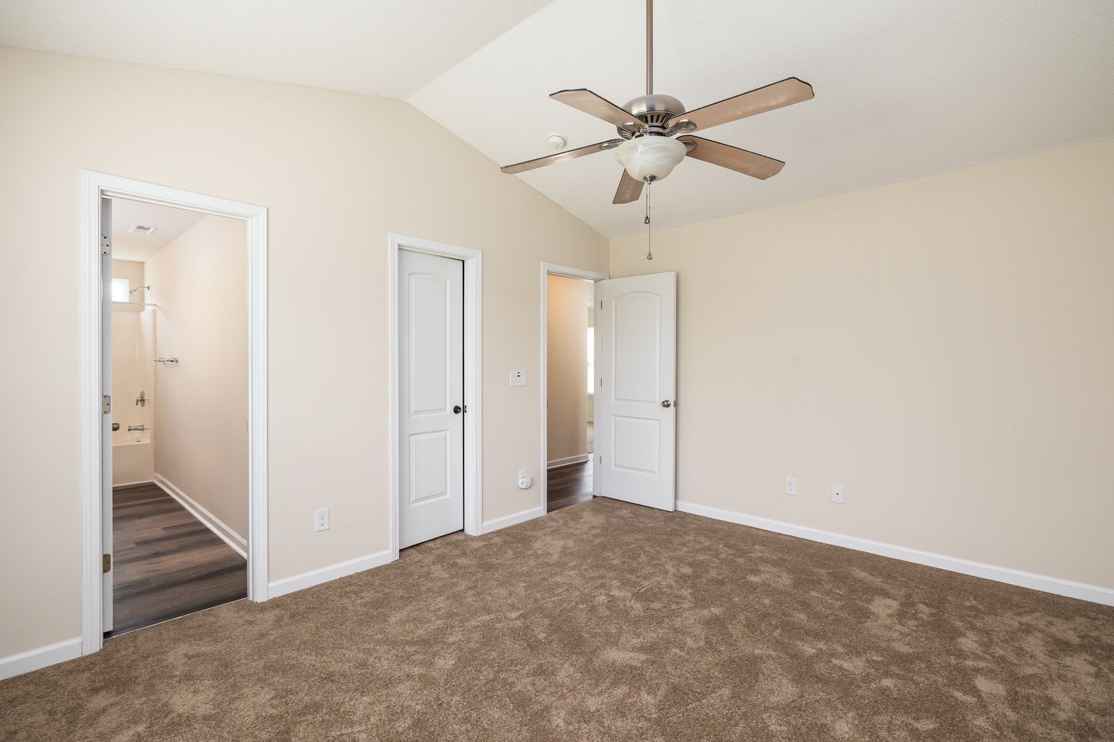 Spacious 3 Bedroom Home With Garage In Desirable Greensboro Neighborhood – photo 5