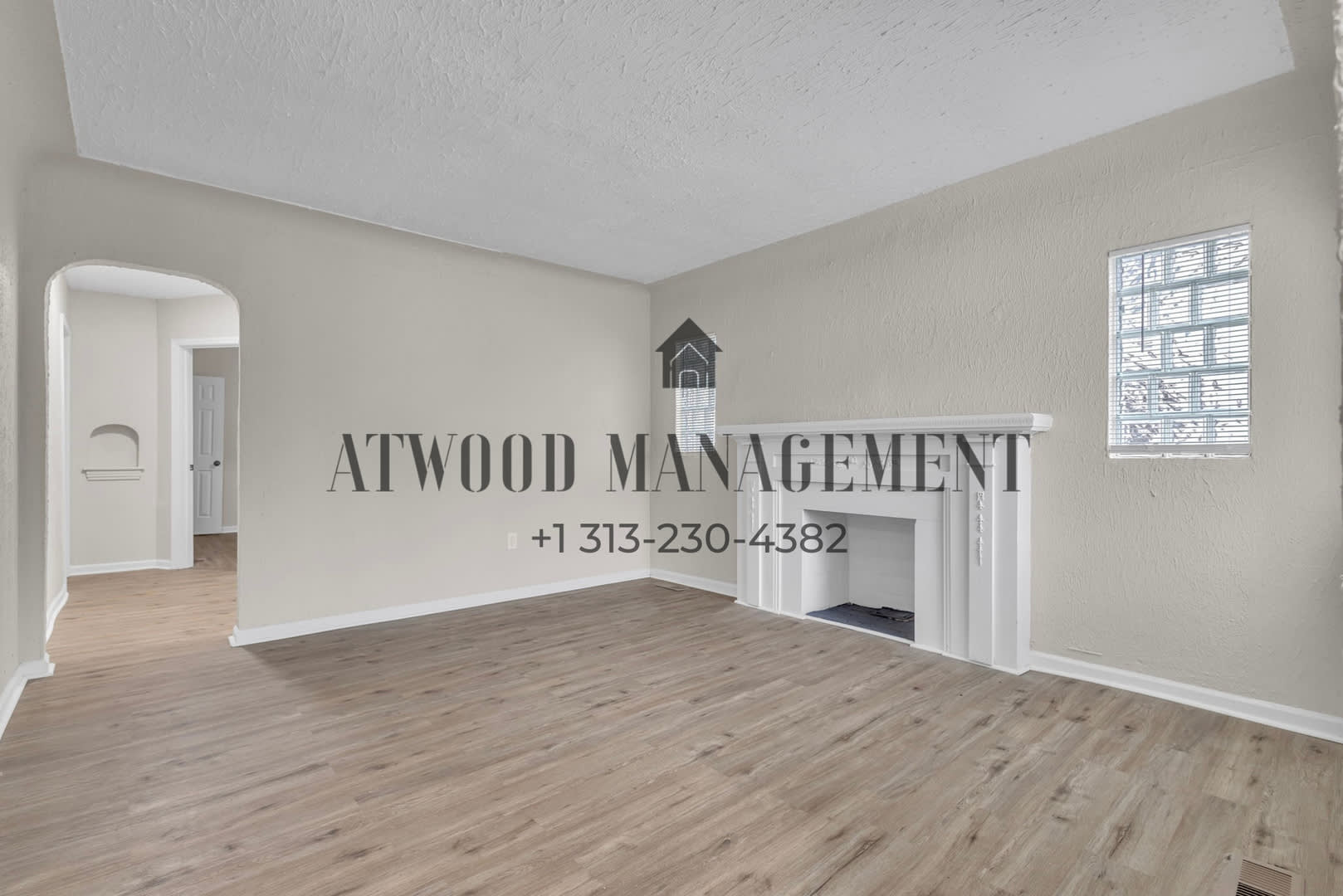 This beautifully updated 2-bedroom, 1-bath single-family home is ready for move-in! – photo 3
