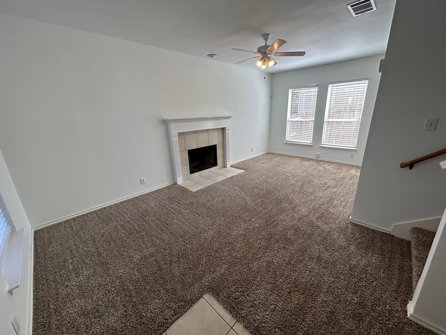 Move In Special Charming Two Story Home In Stone Oak With Fenced Backyard – photo 5