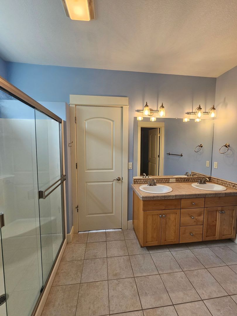 Yarrow Neighborhood Home with Central A/C, Landscaping Included! – photo 5