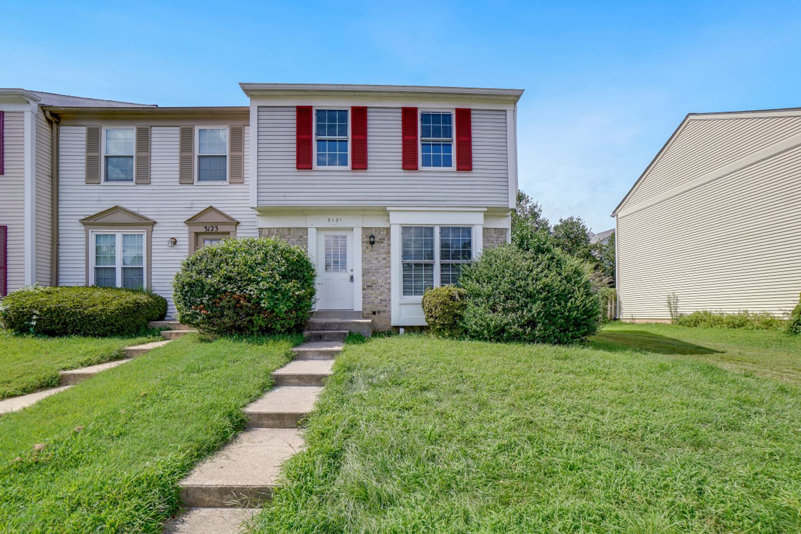 SPACIOUS 3 BEDROOM 2.5 BATHROOM TOWNHOME IS IMMEDIATELY AVAILABLE IN OLNEY – photo 3