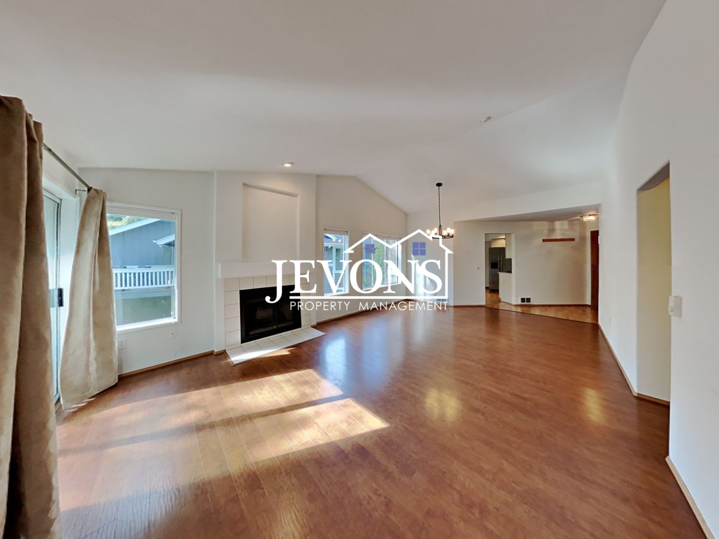 Fabulous 2 Bedrooms, 2 Bathroom, Top-Floor Condo in Klahanie – photo 4