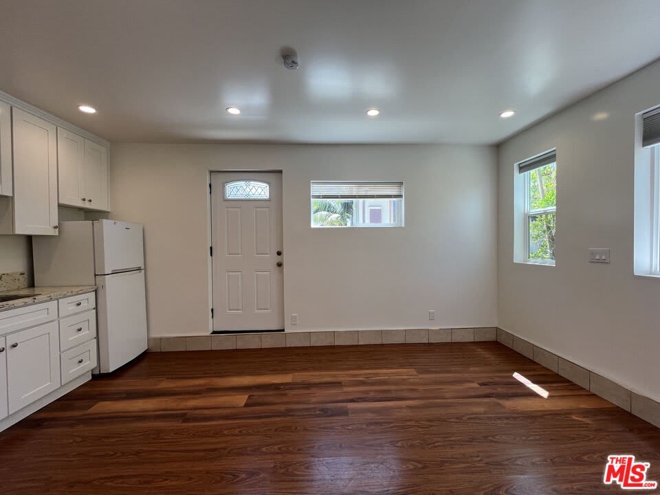 3901 S Orange Dr – photo 2