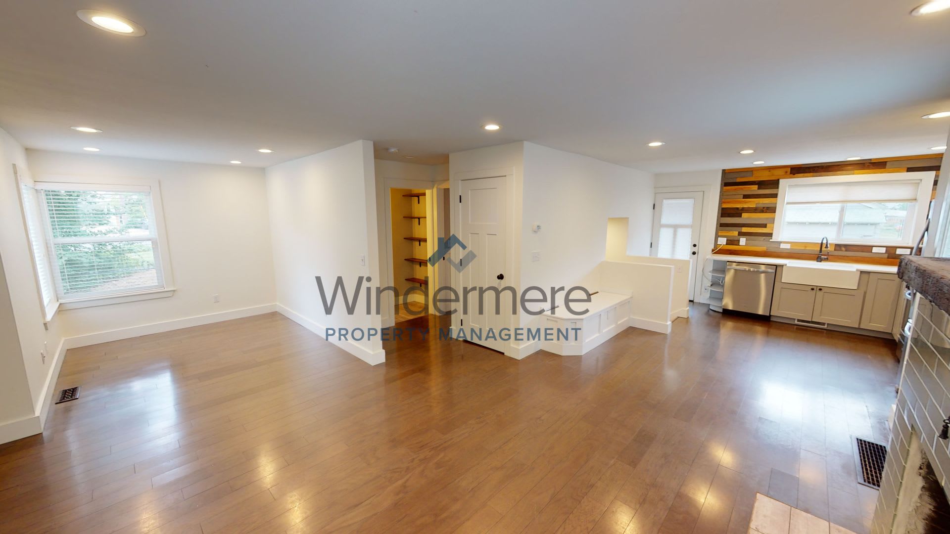 1346 Bonsella ⭐ Fenced Backyard, Stainless Steel Appliances ⭐ – photo 2