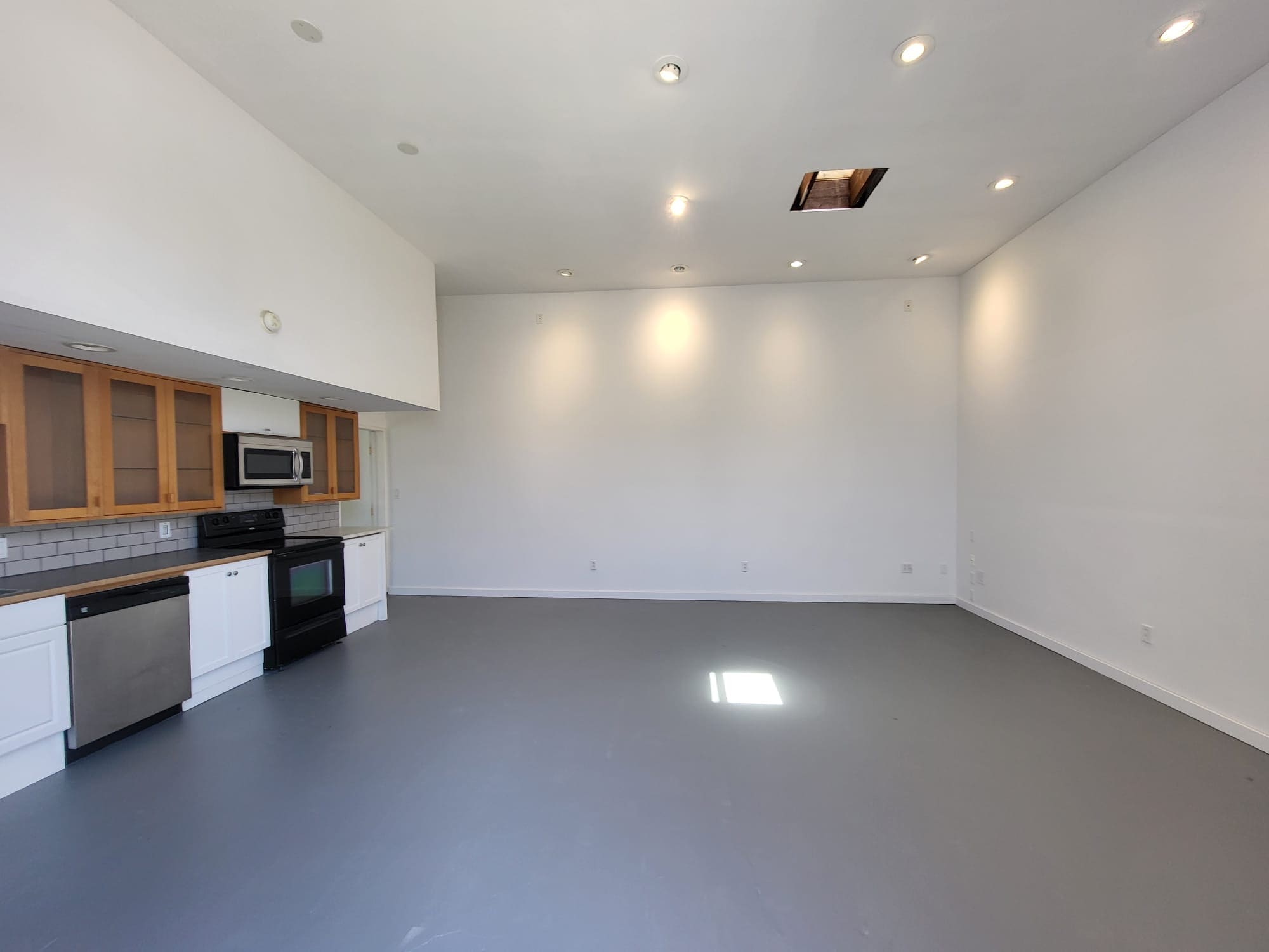 2635 Logan Ave – photo 3