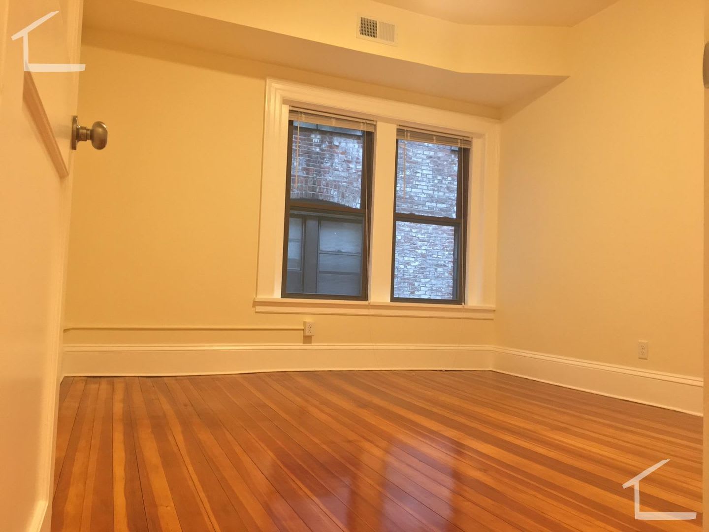 Charming 2 Bedroom No Broker Fee – photo 4