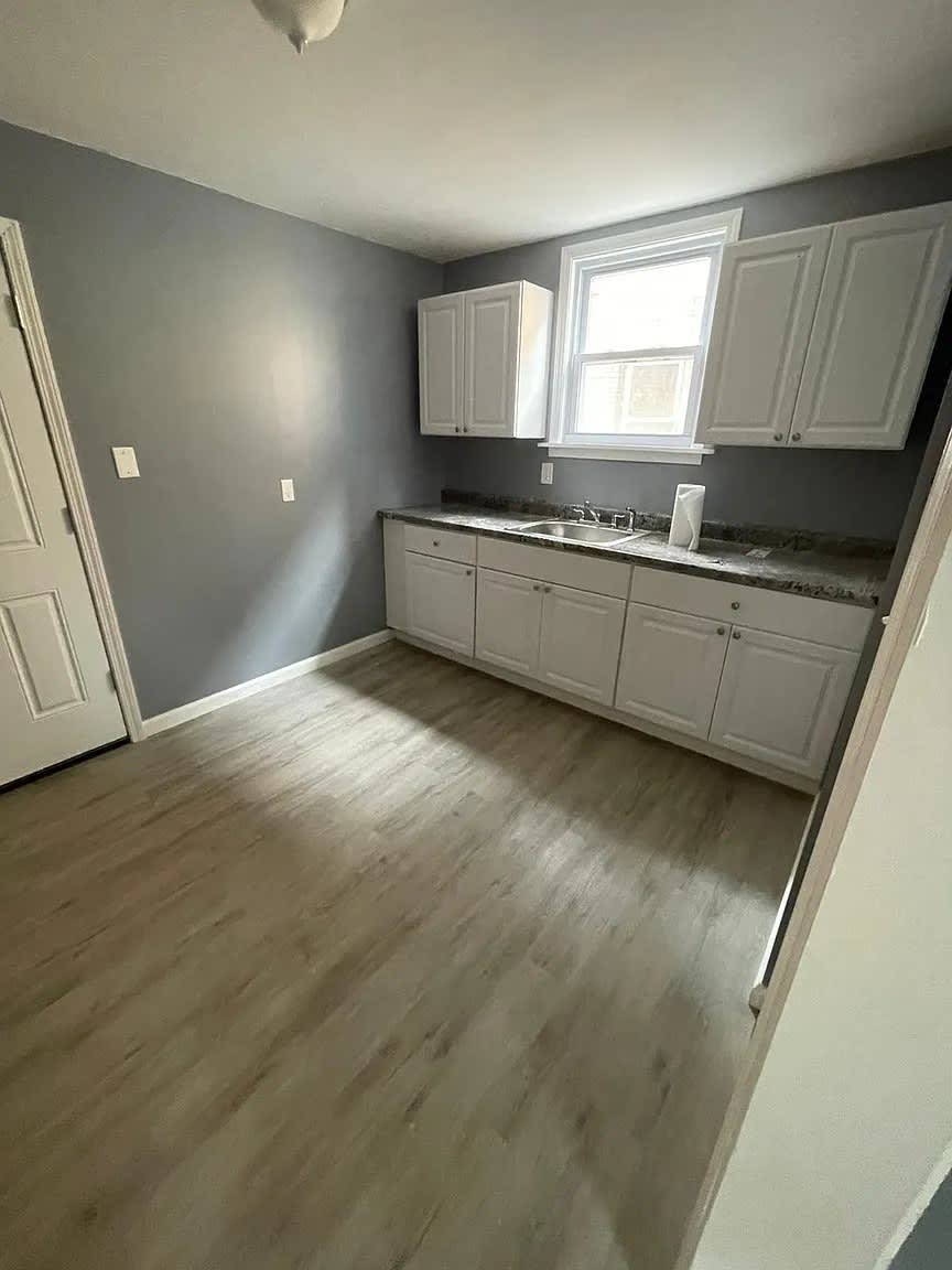 1031 Niagara Avenue – photo 2