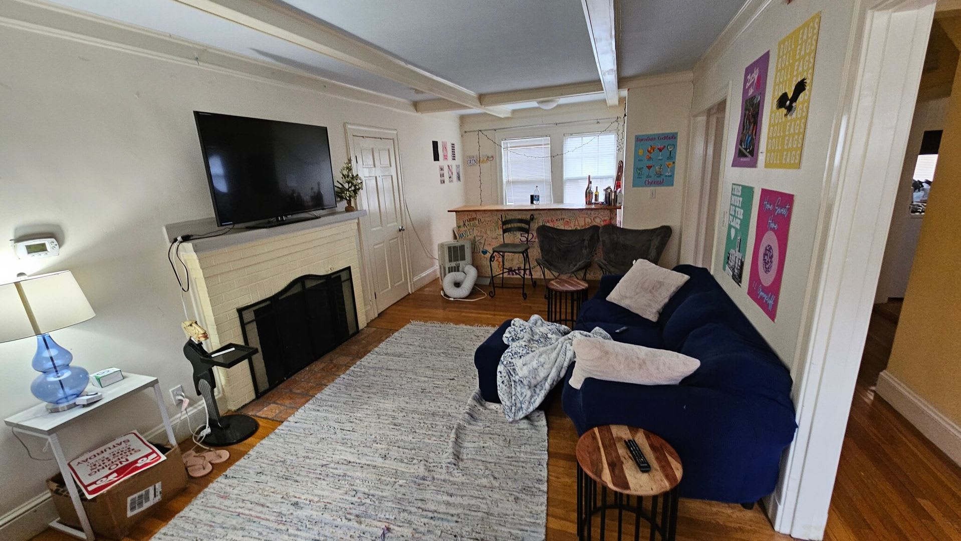 $1k Rebate! Oversized House w 4 Parking Spots Inc. Laundry in Unit. Fits up to 10 ppl (Would Cost Extra) – photo 4