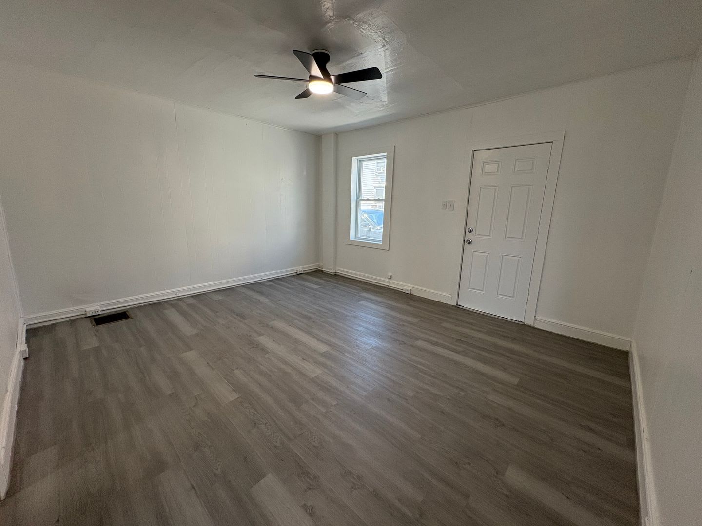 Newly Renovated Two Bedroom One Bathroom Row Home Move In Special Get 700 Off Your Second Month S Rent – photo 5