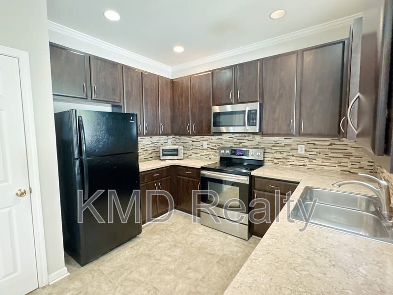 7629 Abigail Glen Drive – photo 3