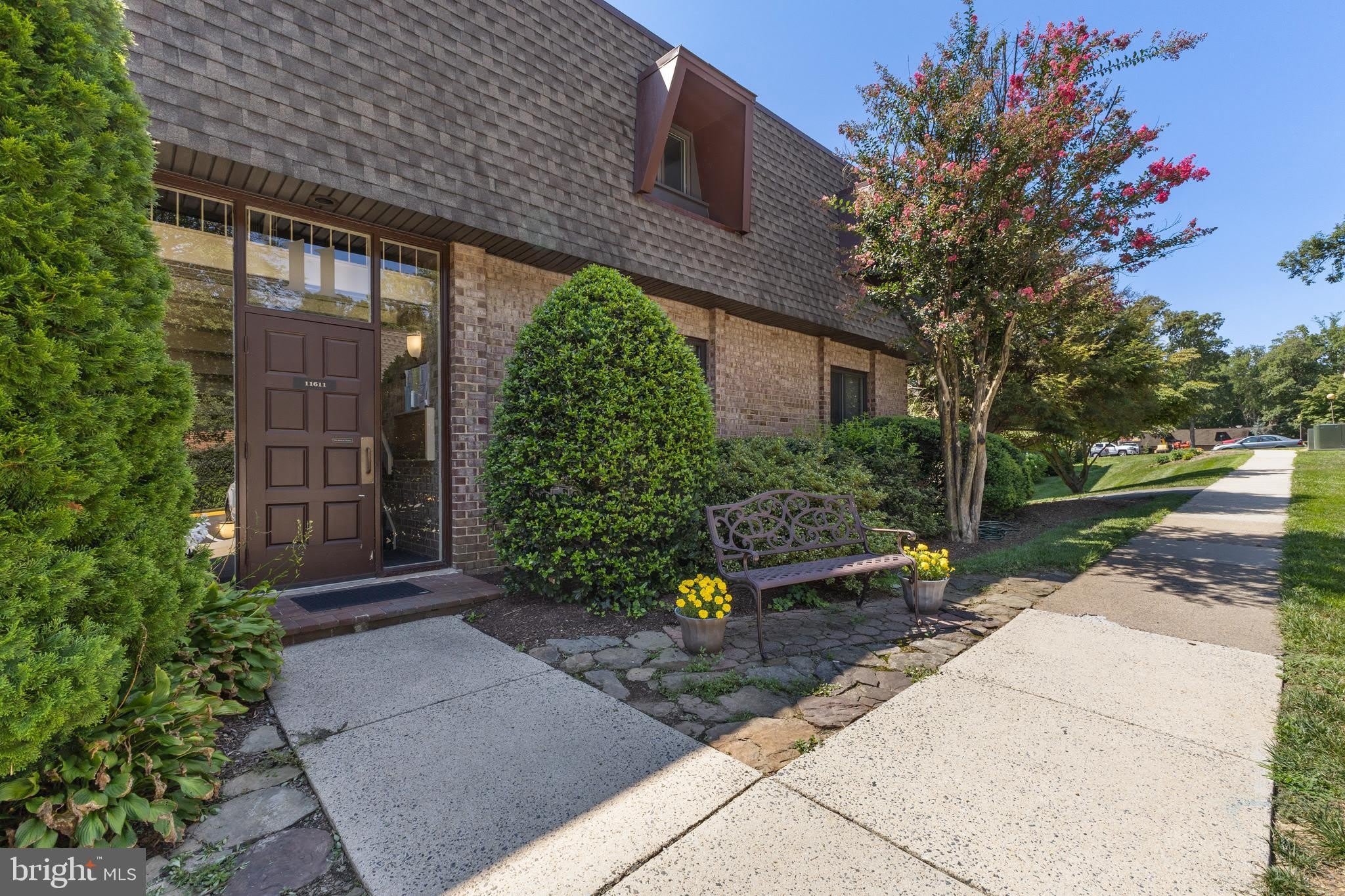 11611 VANTAGE HILL Road – photo 2