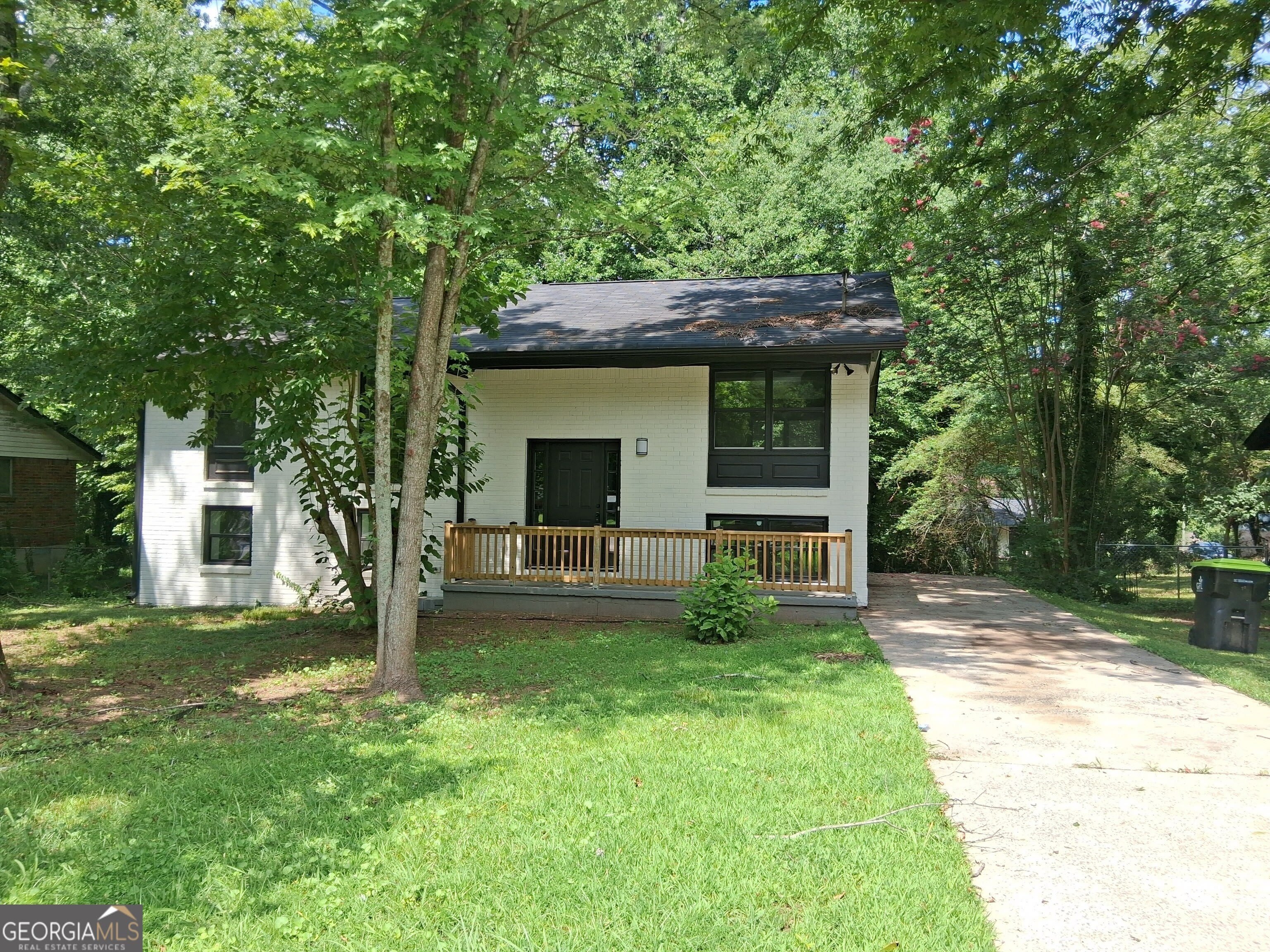8229 Queens Drive – photo 1
