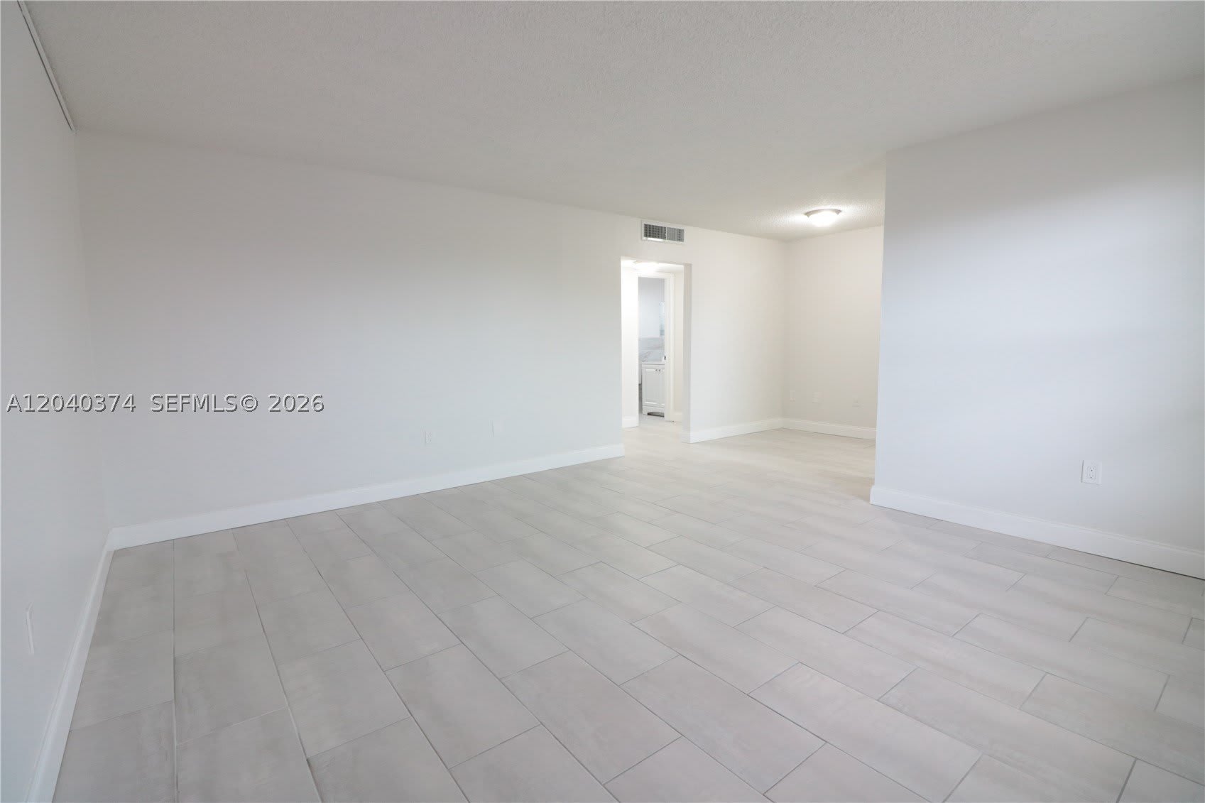400 NE 1st St – photo 2