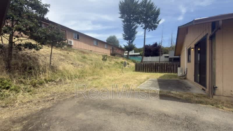 1132 NE Barager Ave – photo 5