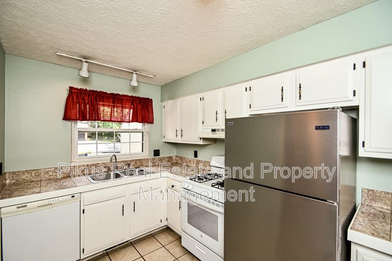7819 Hills & Dales Road NW – photo 3