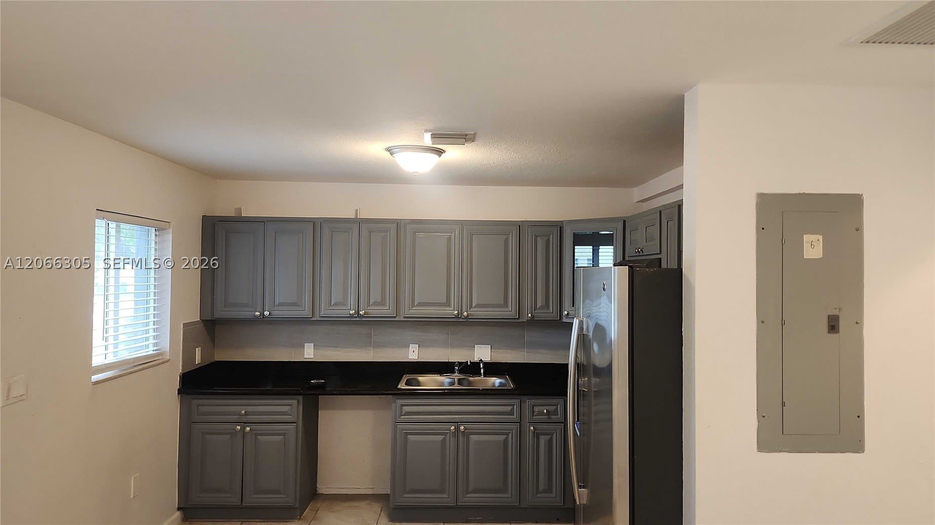 14084 NE 2nd Ave – photo 2