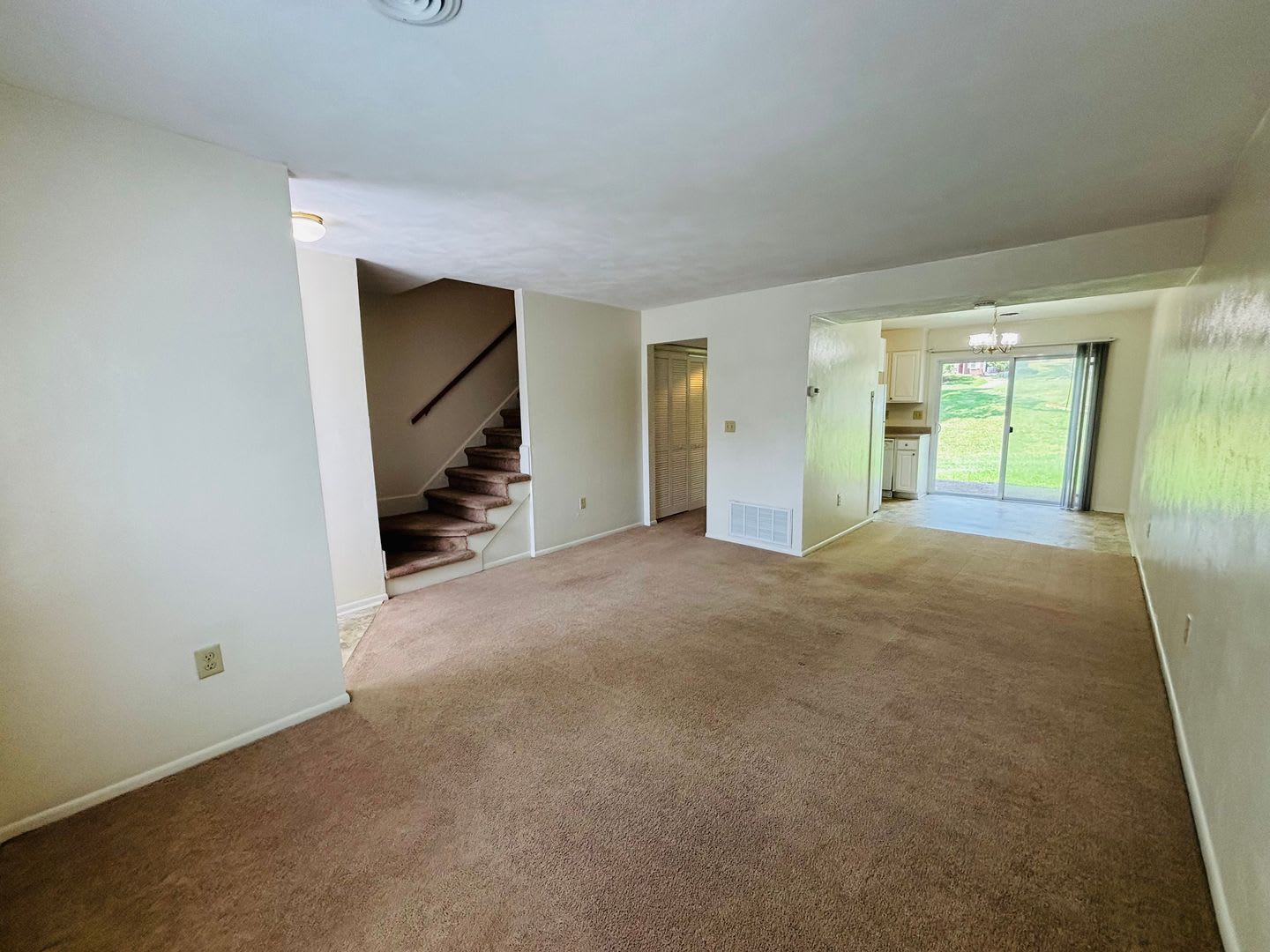 2 Bedroom, 1.5 Bath Townhouse – photo 5