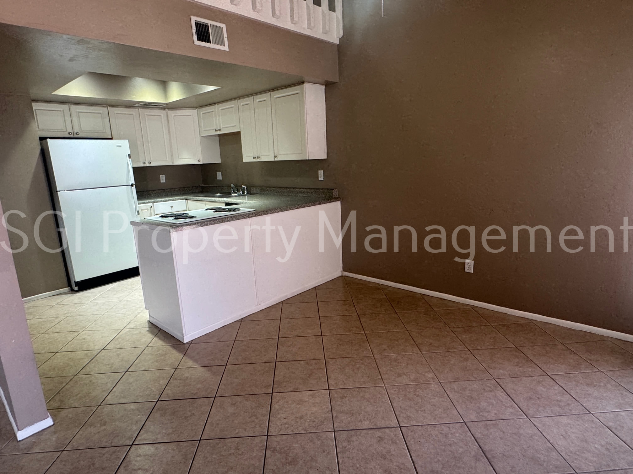 1915 S Shannon Dr – photo 2