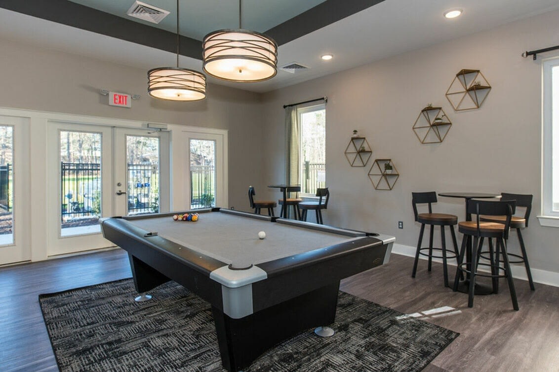 Carriage Club Apartments – photo 1