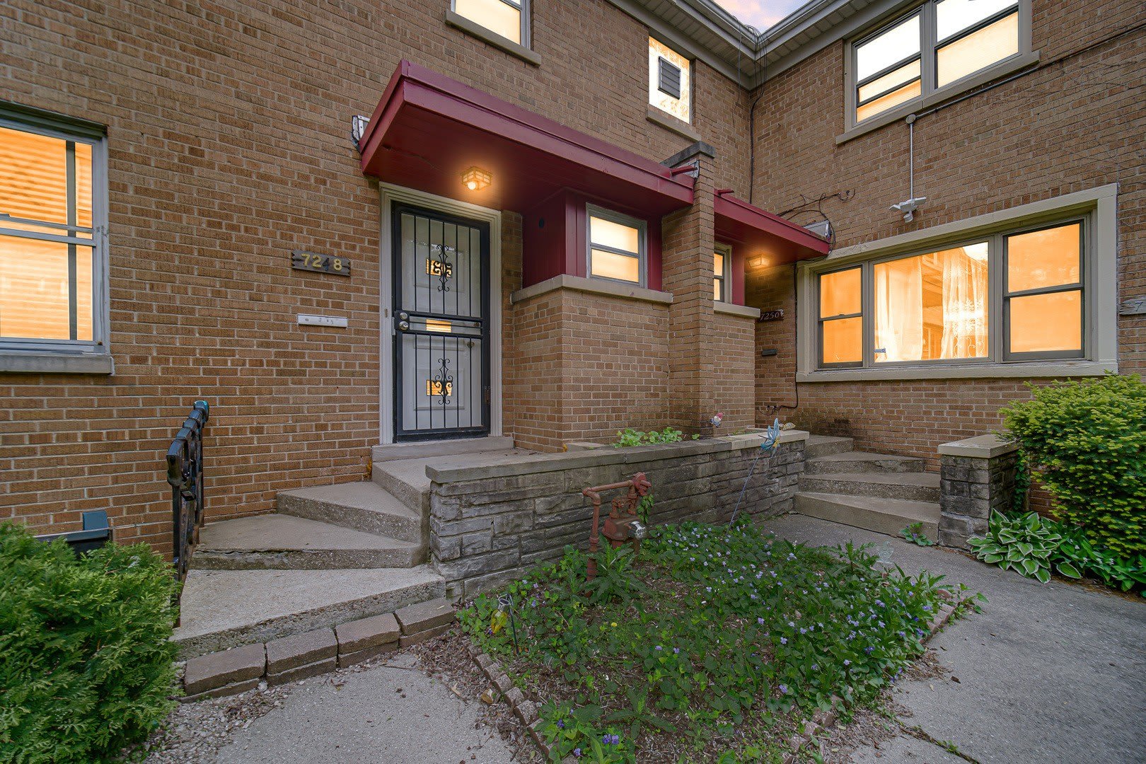 7248 N Ridge Boulevard – photo 2
