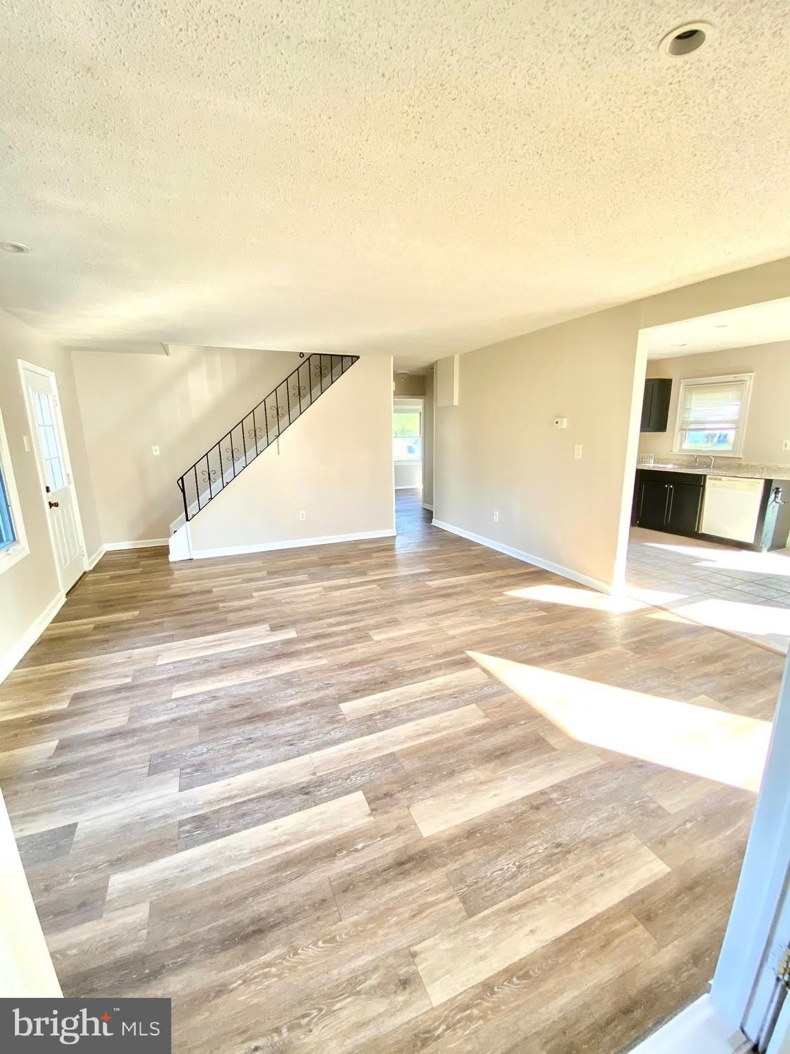 46 BEAVERDALE Lane – photo 4
