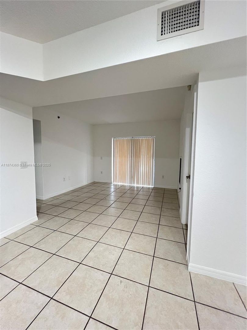 9300 Fontainebleau Boulevard E101, Miami, FL 33172 – photo 2