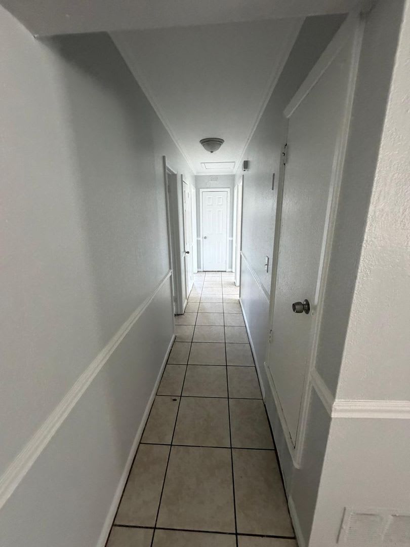 West side Beauty! 3 Bedrooms 2 Bathroom – photo 2