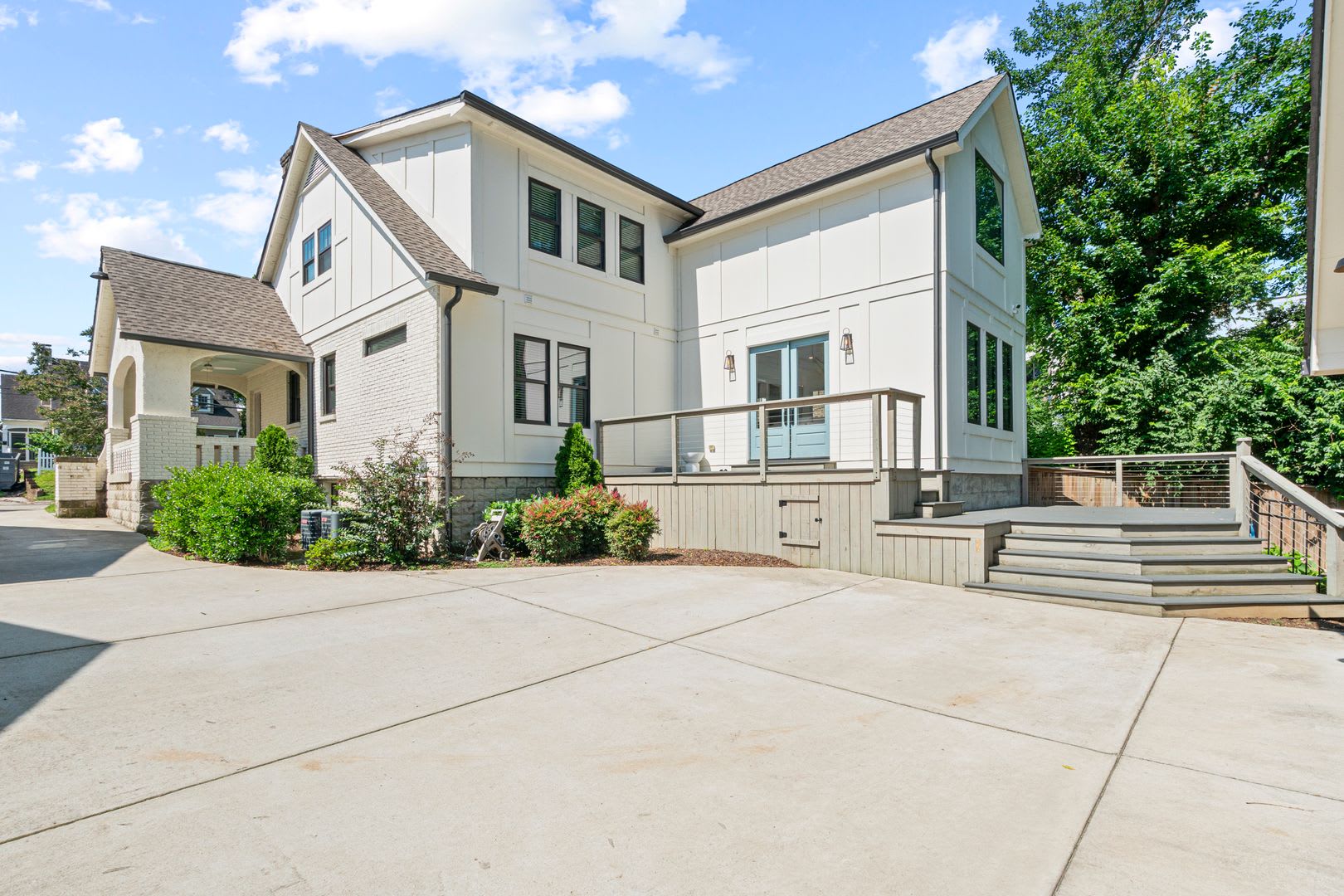 Luxury Downtown Home – photo 2