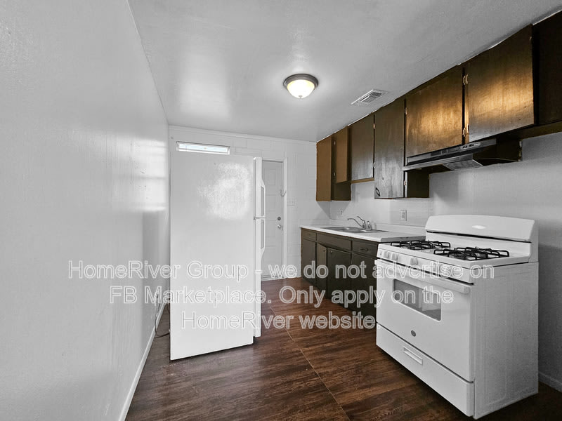 380 Sterling St – photo 4
