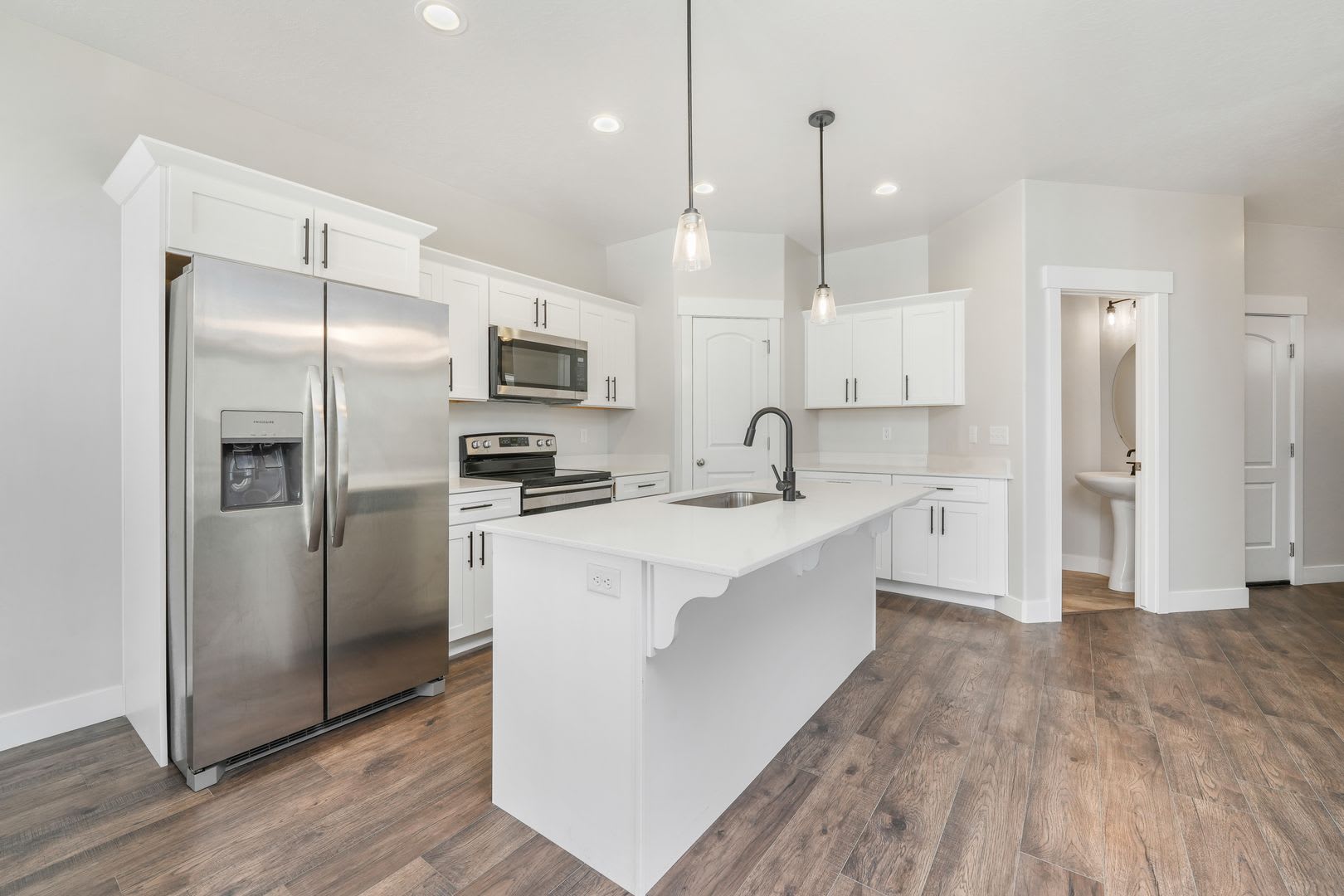 Bright End-Unit Townhome in Lehi – photo 2