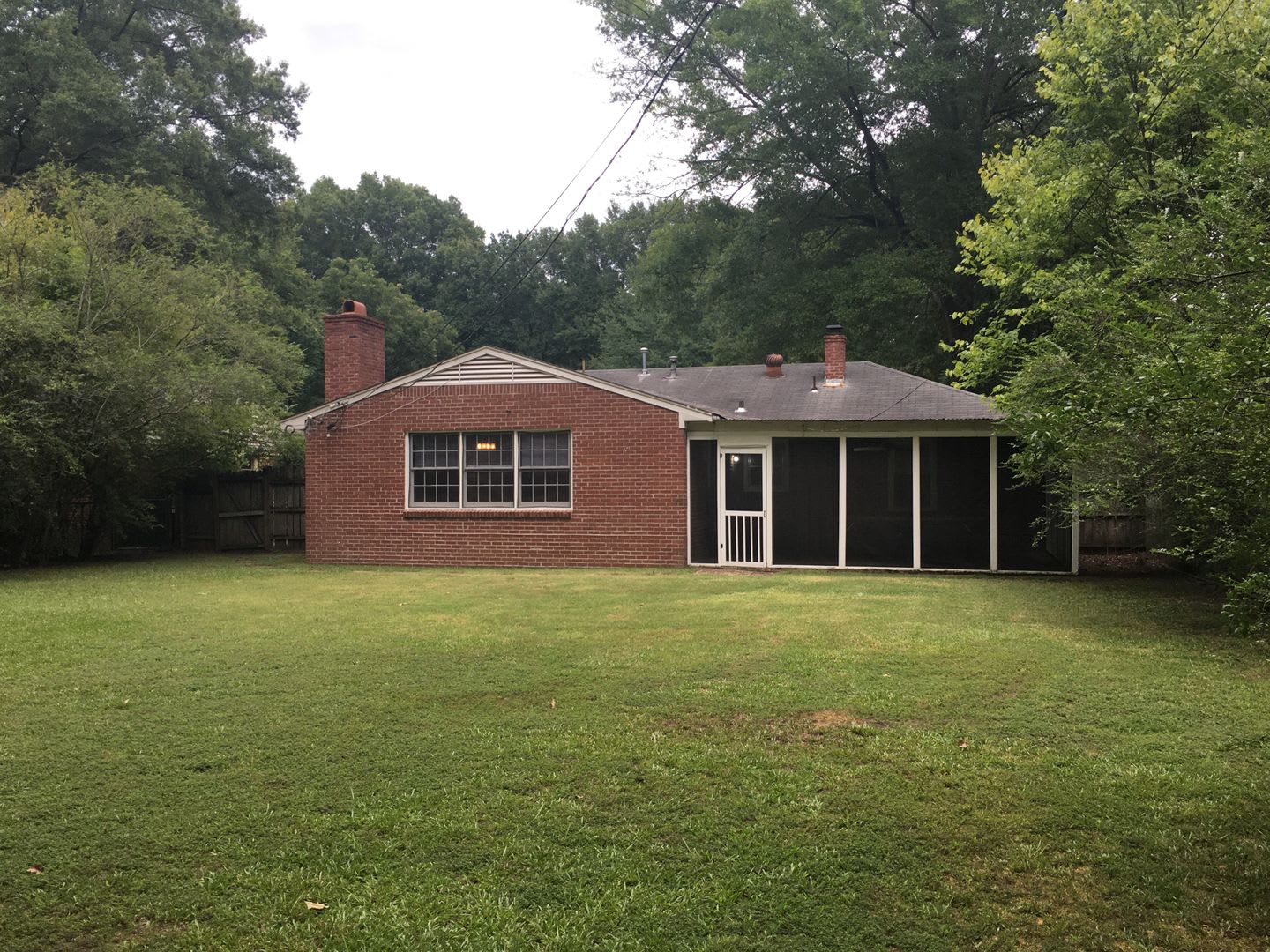 Charming East Memphis Home With Fully Fenced In Back Yard Over 1900 Sq Ft Of Living Space Pets Are Allowed Fees Apply – photo 5