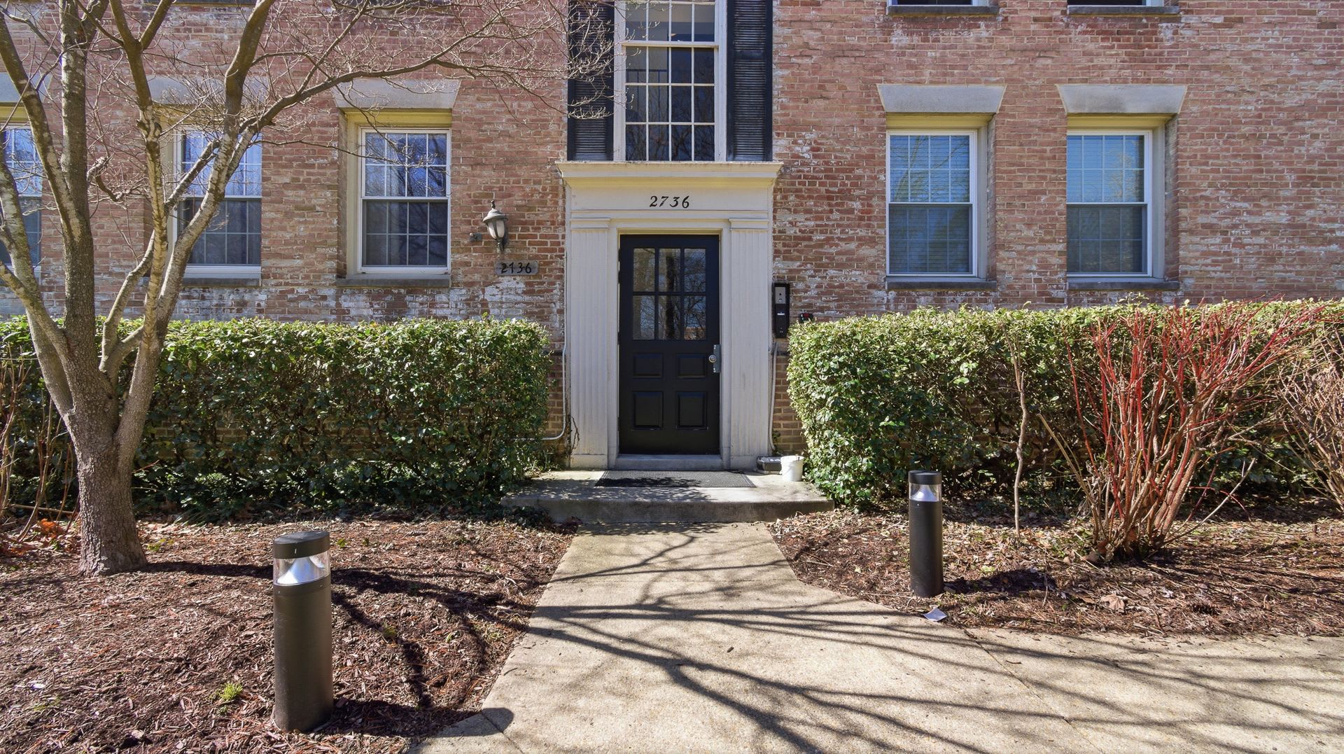 Top Floor Ordway Gardens One Bedroom-Fully Furnished, One Parking Space, & More! – photo 2