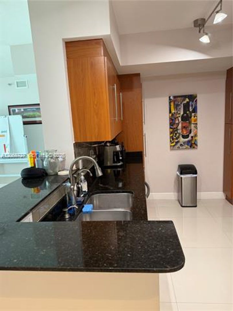 335 S Biscayne Blvd cu-1805, Miami, FL 33131 – photo 2