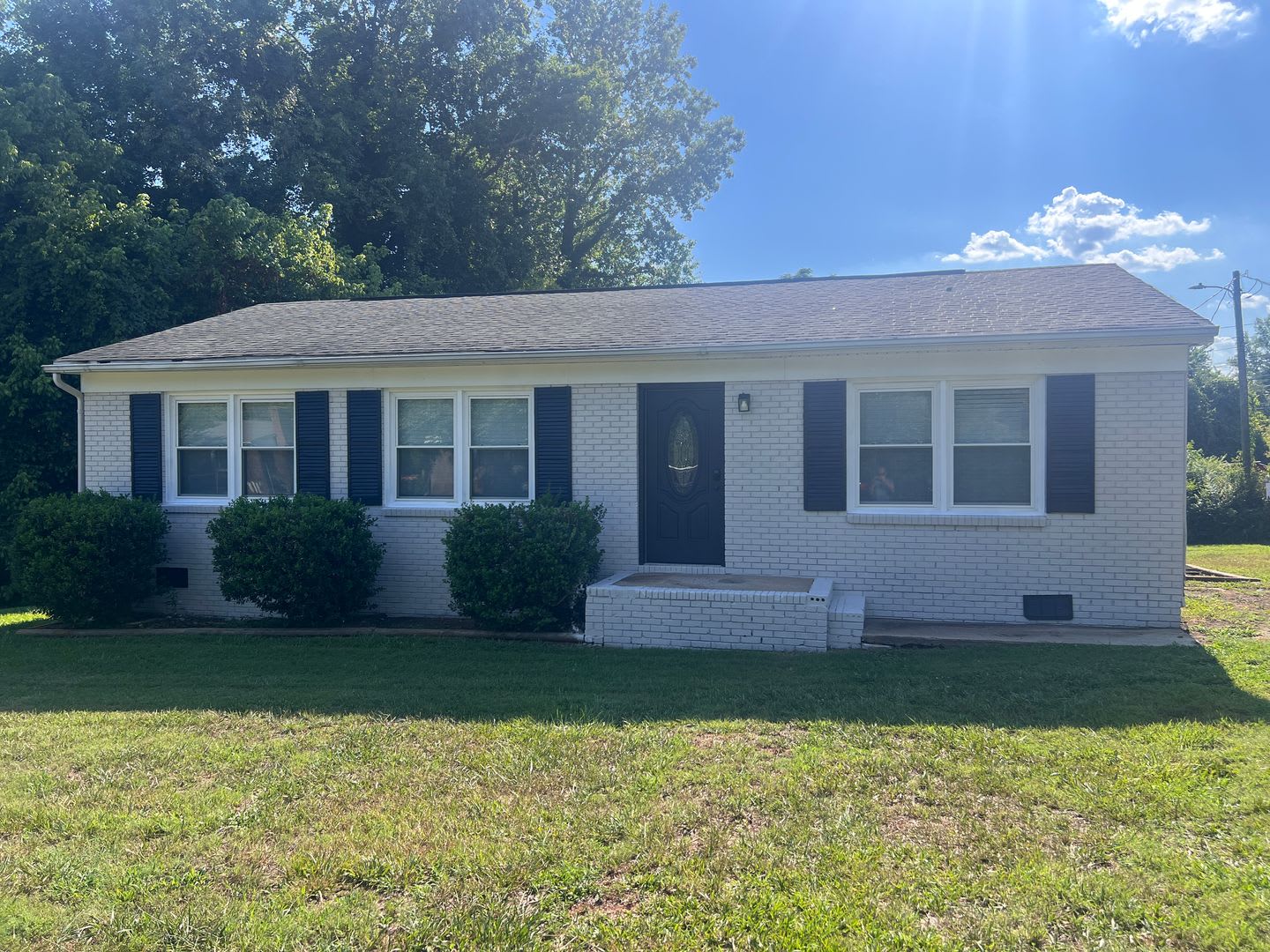 **Price reduced with Move-in Special of $250 OFF the first full months rent** – photo 1