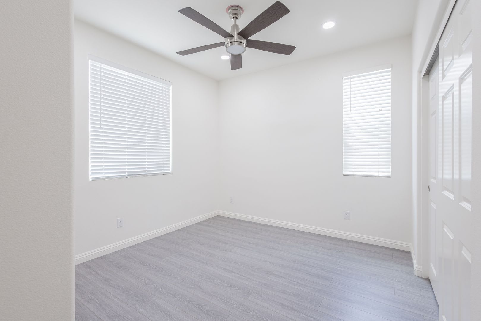 Spacious 5-Bedroom Home in Chino Preserve – photo 5