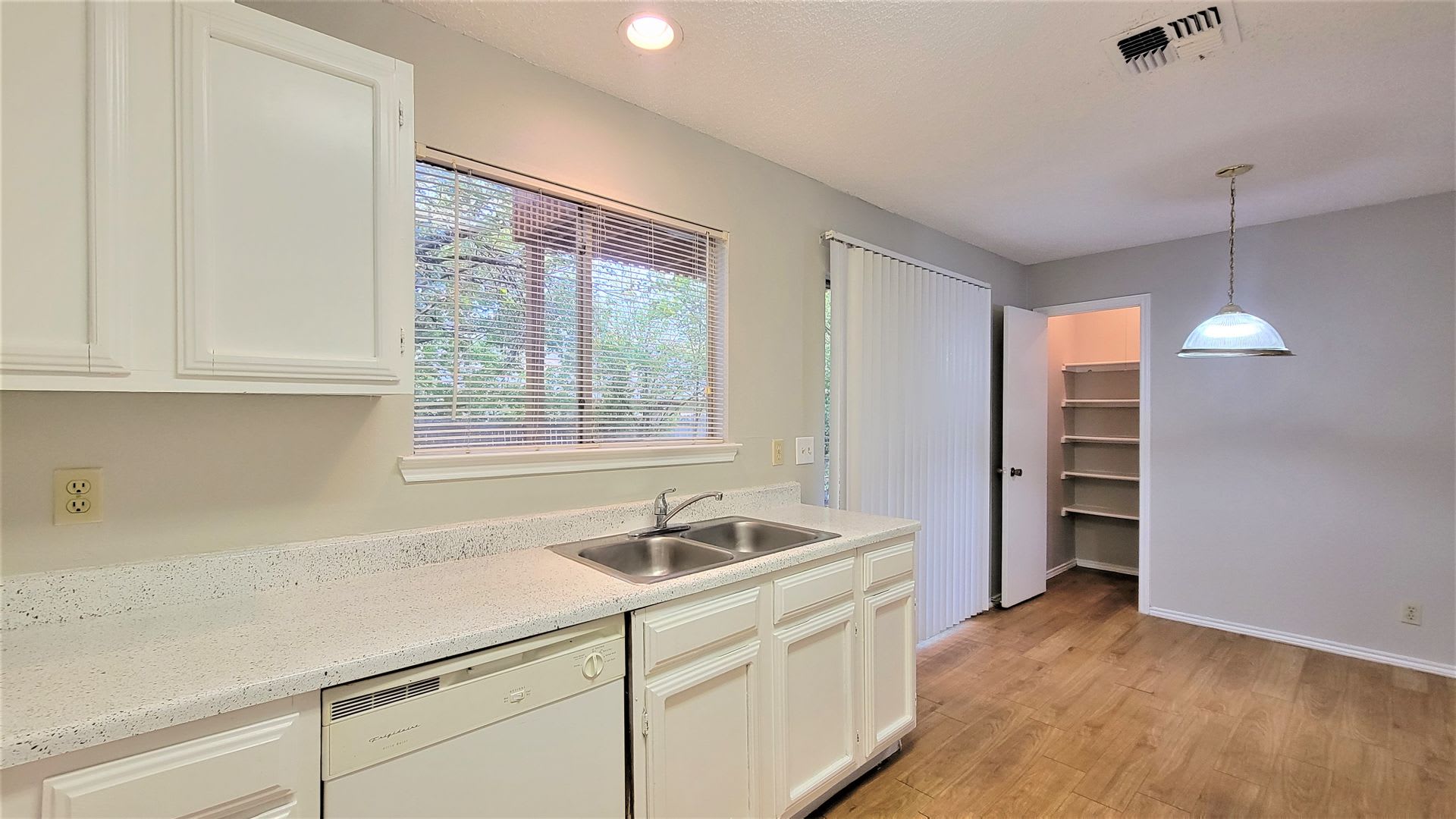 Lovely 2 Story 2 Bedroom 2 Bath Duplex Balcony Off Primary Bedroom Great Location – photo 5