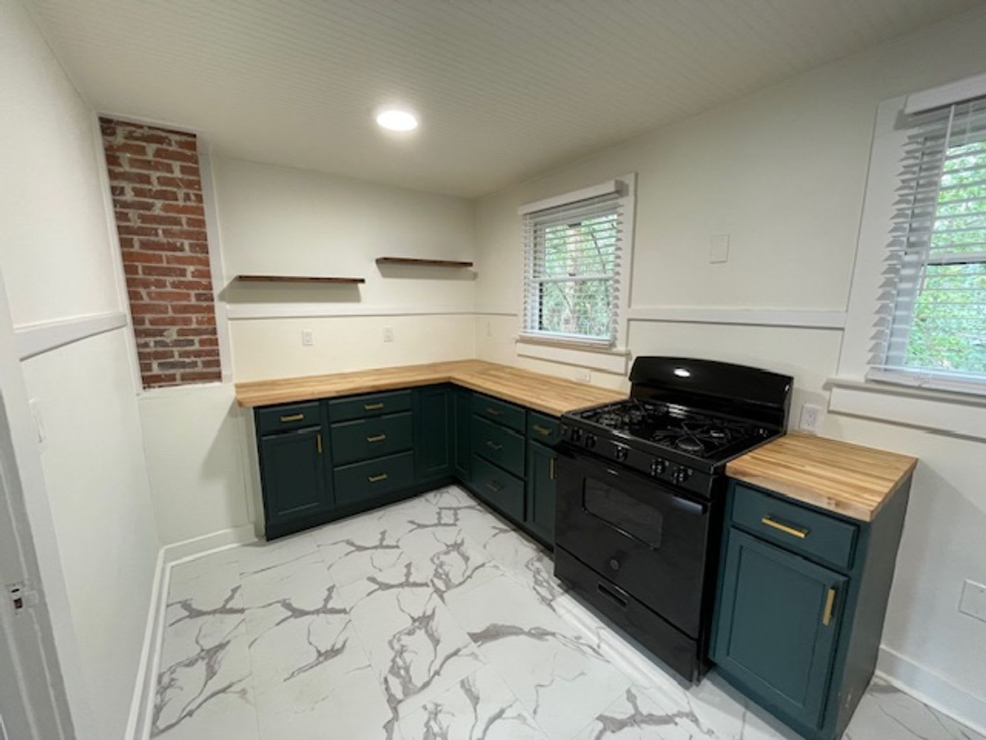 Recently Renovated 2 Bedroom Apartment in Duckpond – photo 4