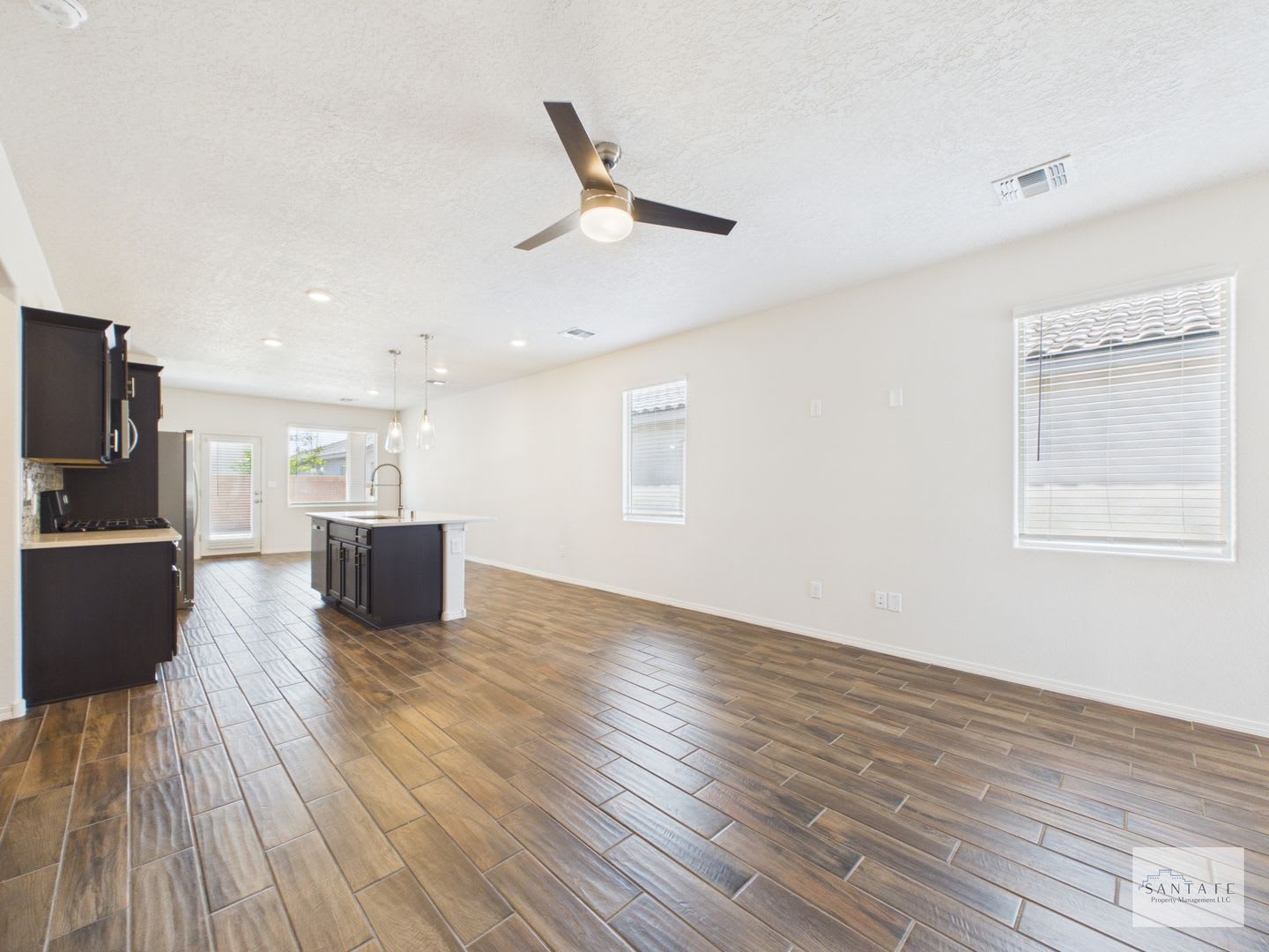 Newer DR Horton Single Family Home Available Now – photo 2