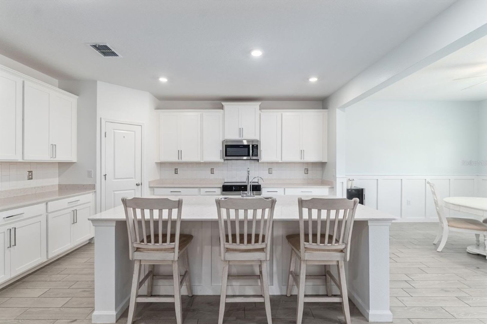 Gorgeous 4/3 with 3 Car Garage – photo 3