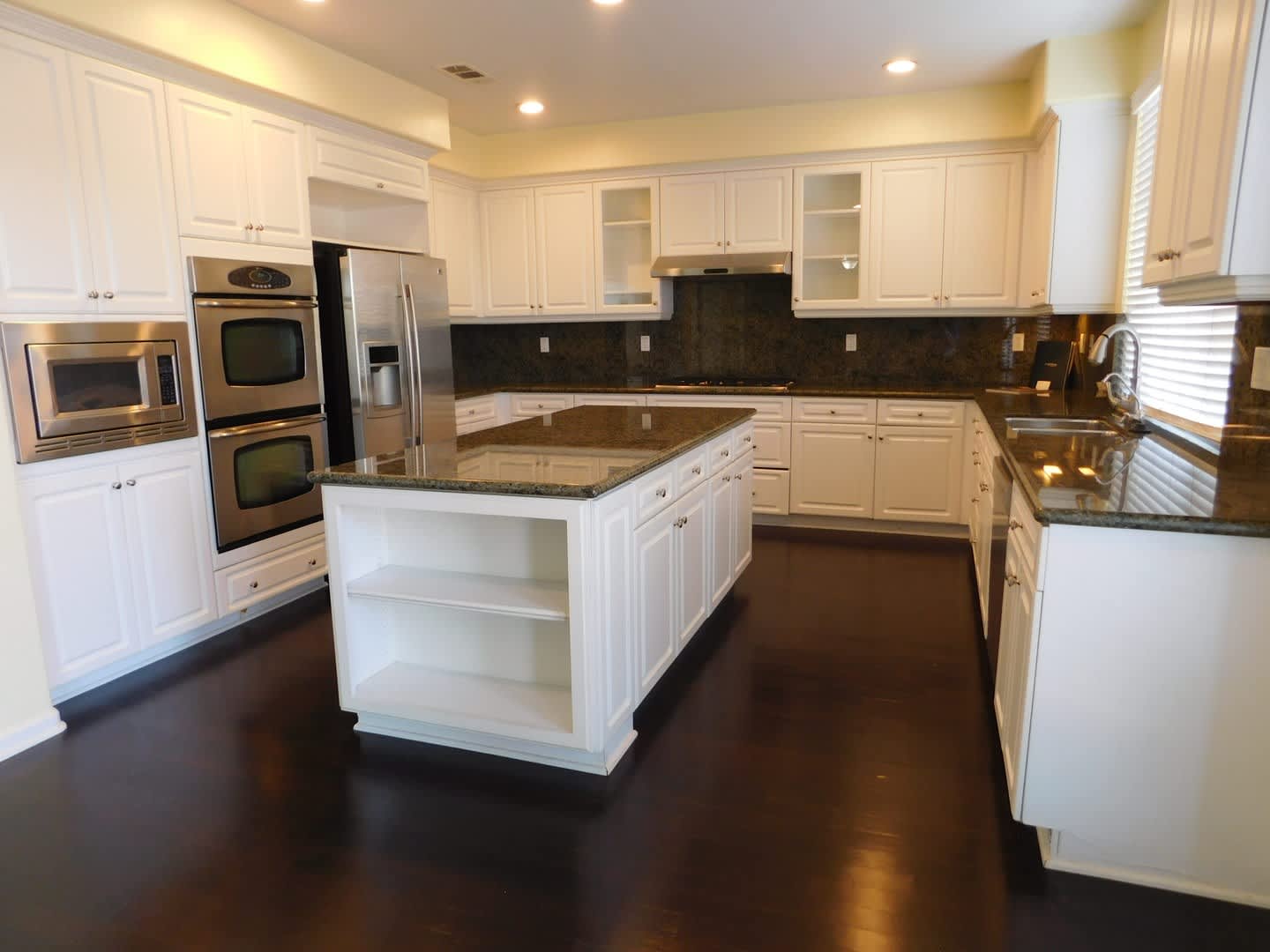 San Marcos 5Br Executive House 4 5 Baths Granite Kitchen 3 Car Private Fenced Yard Avail Now – photo 2