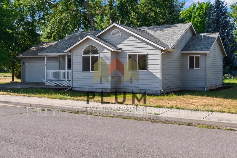 5449 Golf Drive – photo 2