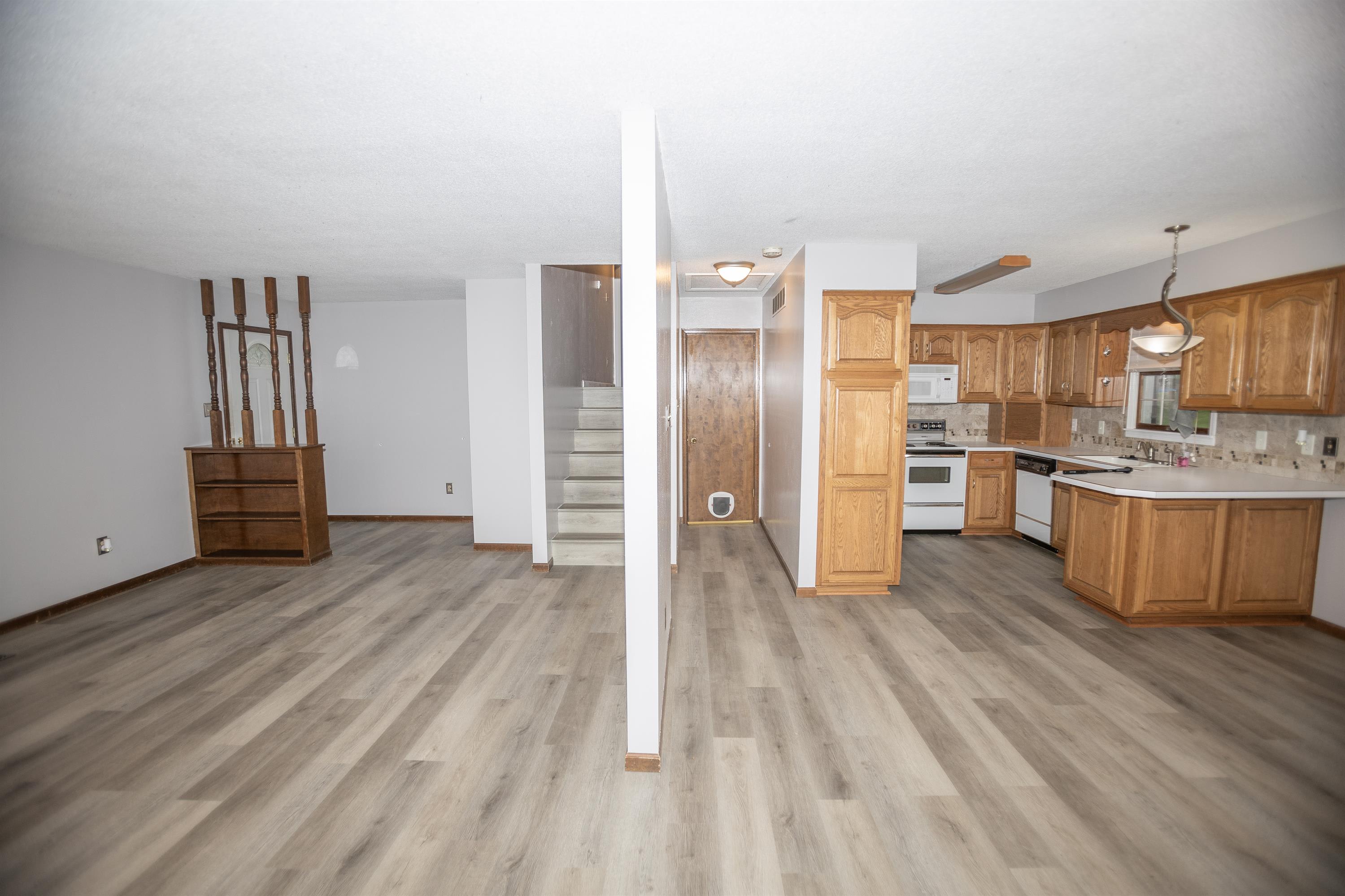 223 Mary Drive – photo 3