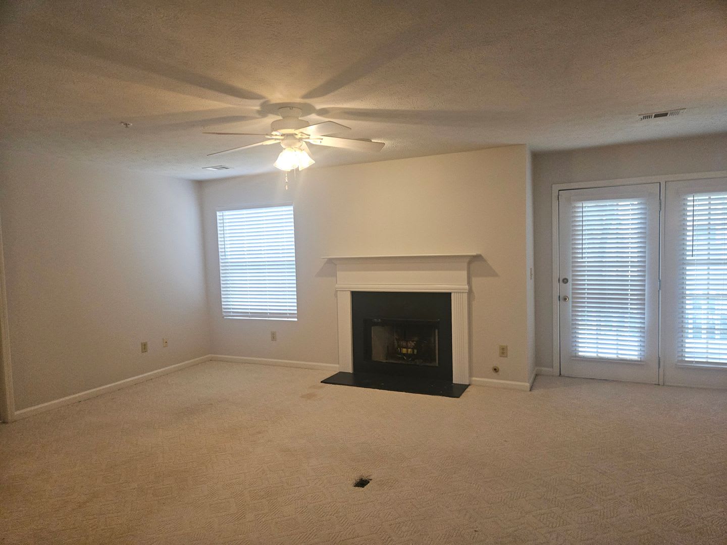 Brookhaven Condo For Lease New Appliances – photo 2