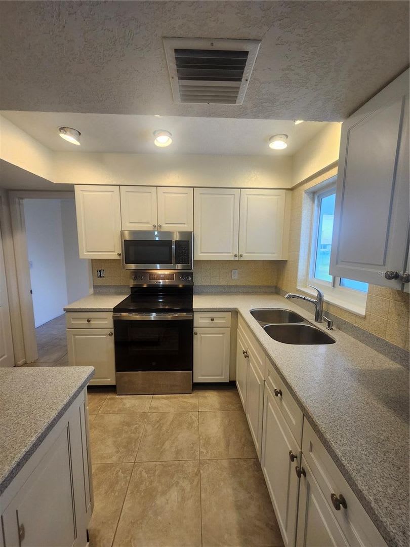 2441 Beacon Drive – photo 2